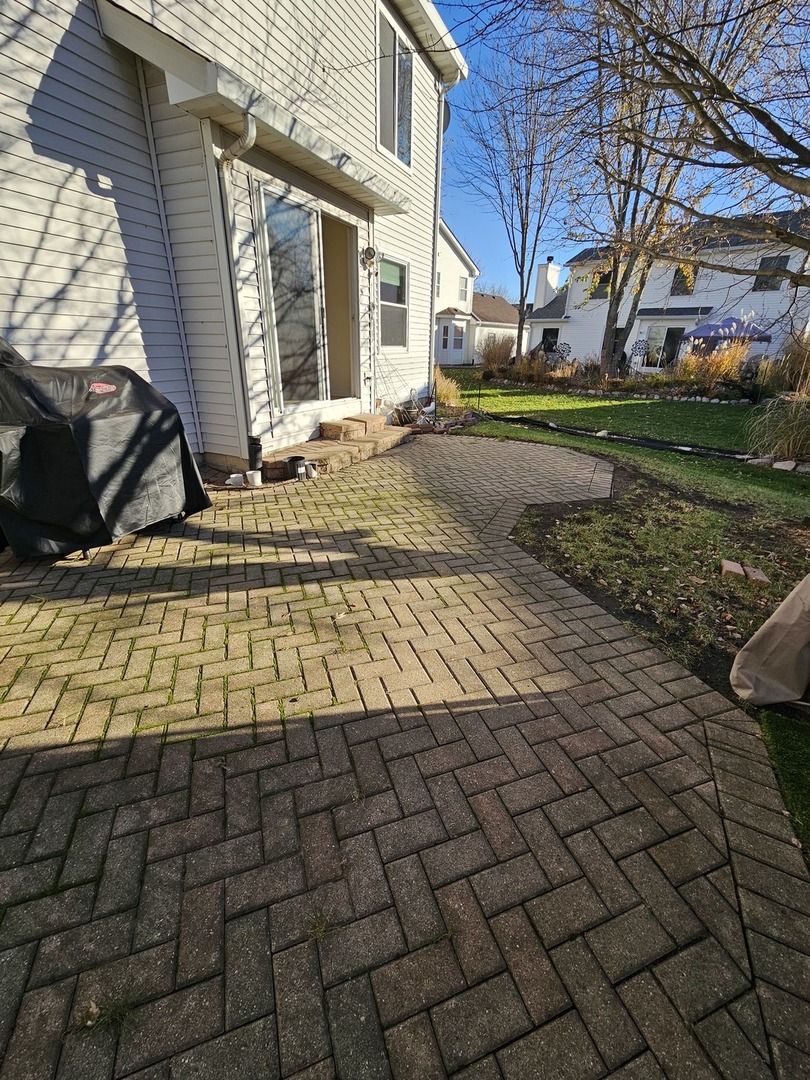 847 Teasel Lane Aurora, IL 60504 - Photo 4 of 46 a view of a backyard of the house