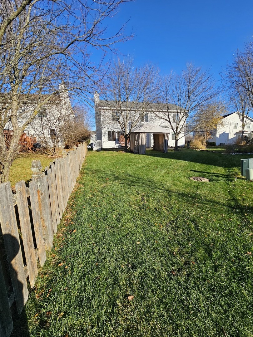 847 Teasel Lane Aurora, IL 60504 - Photo 5 of 46 a view of a house with a back yard