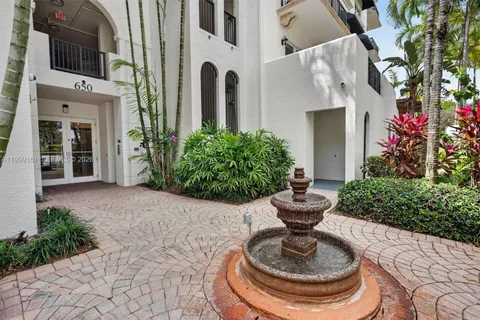 $1,690,000 | 650 Valencia Avenue, Unit 302, Coral Gables, FL 33134