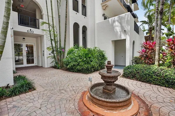 $1,775,000 | 650 Valencia Avenue, Unit 302, Coral Gables, FL 33134