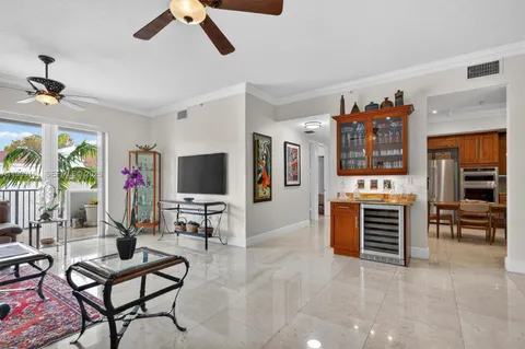$1,690,000 | 650 Valencia Avenue, Unit 302, Coral Gables, FL 33134