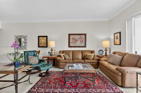 $1,690,000 | 650 Valencia Avenue, Unit 302, Coral Gables, FL 33134
