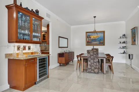 $1,690,000 | 650 Valencia Avenue, Unit 302, Coral Gables, FL 33134