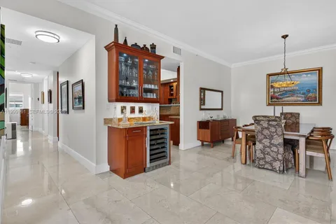 $1,690,000 | 650 Valencia Avenue, Unit 302, Coral Gables, FL 33134