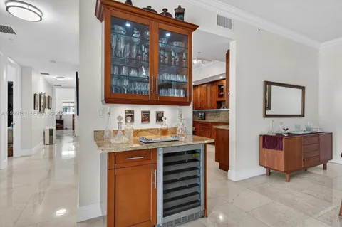$1,690,000 | 650 Valencia Avenue, Unit 302, Coral Gables, FL 33134