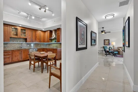 $1,690,000 | 650 Valencia Avenue, Unit 302, Coral Gables, FL 33134