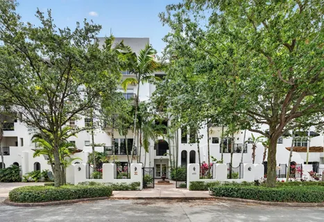 $1,690,000 | 650 Valencia Avenue, Unit 302, Coral Gables, FL 33134