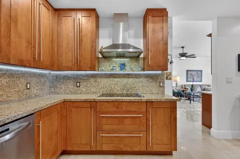 $1,690,000 | 650 Valencia Avenue, Unit 302, Coral Gables, FL 33134