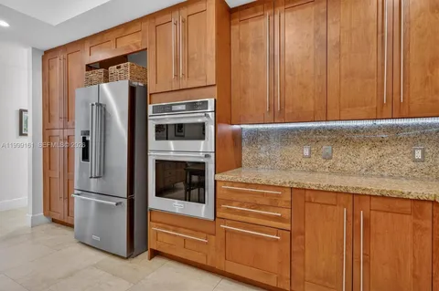 $1,690,000 | 650 Valencia Avenue, Unit 302, Coral Gables, FL 33134