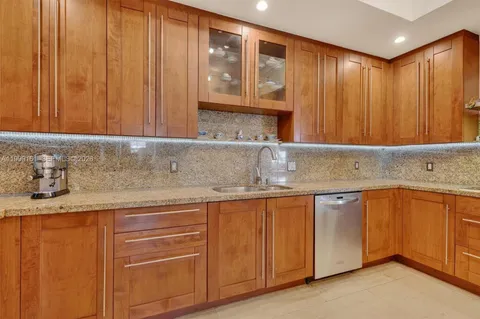 $1,690,000 | 650 Valencia Avenue, Unit 302, Coral Gables, FL 33134