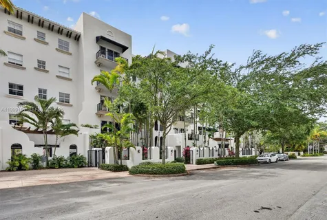 $1,690,000 | 650 Valencia Avenue, Unit 302, Coral Gables, FL 33134