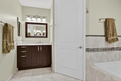 $1,690,000 | 650 Valencia Avenue, Unit 302, Coral Gables, FL 33134