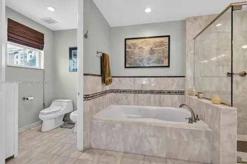 $1,690,000 | 650 Valencia Avenue, Unit 302, Coral Gables, FL 33134