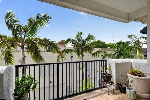 $1,690,000 | 650 Valencia Avenue, Unit 302, Coral Gables, FL 33134