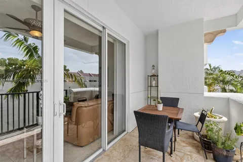 $1,690,000 | 650 Valencia Avenue, Unit 302, Coral Gables, FL 33134