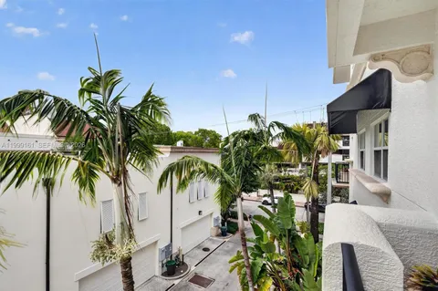 $1,690,000 | 650 Valencia Avenue, Unit 302, Coral Gables, FL 33134