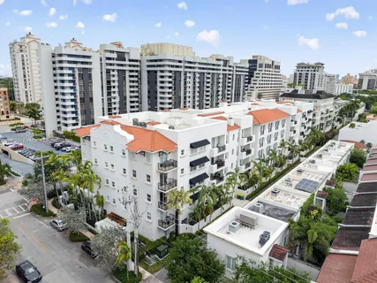 $1,690,000 | 650 Valencia Avenue, Unit 302, Coral Gables, FL 33134