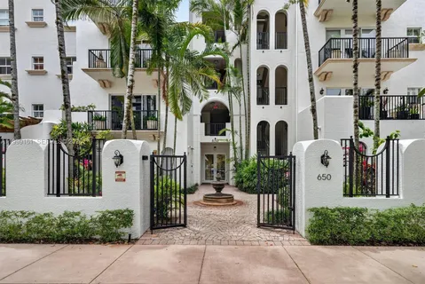 $1,690,000 | 650 Valencia Avenue, Unit 302, Coral Gables, FL 33134