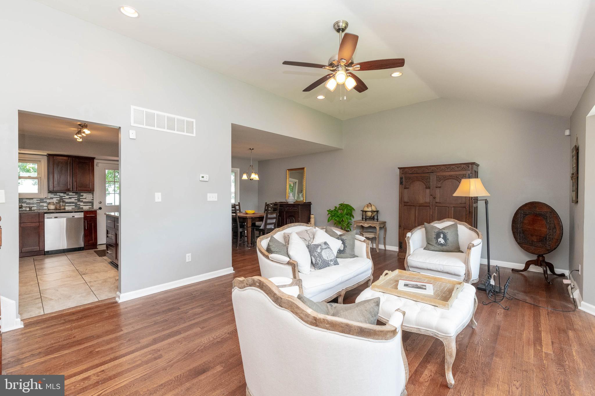 Open Living Space w/ Vaulted Ceilings