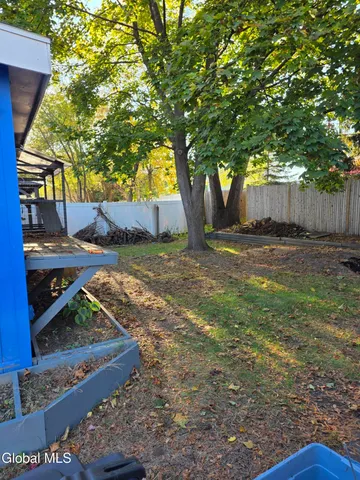 $325,000 | 2 Delafield Drive, Colonie, NY 12205