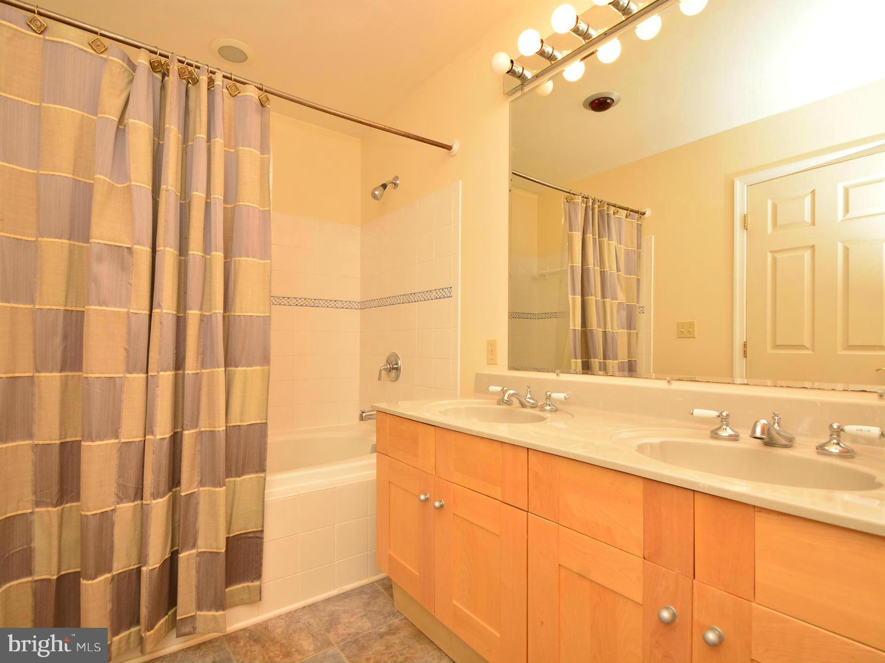 6880 Leslie Road Baltimore, MD 21220 - Photo 9 of 30 Bath (Master)