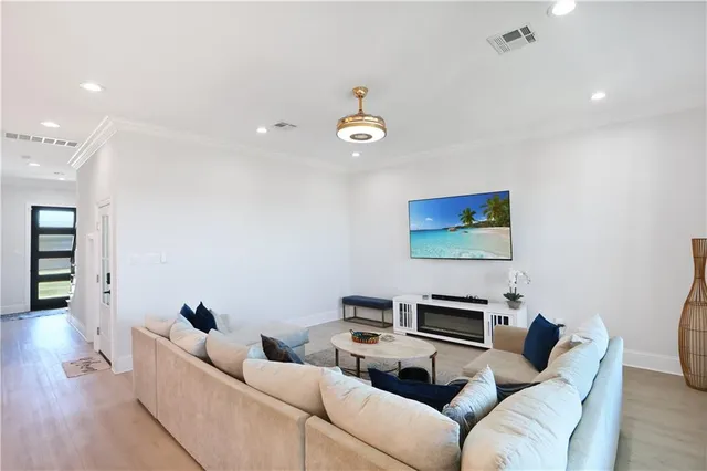 $765,000 | 6816 Bellaire Drive, New Orleans, LA 70124