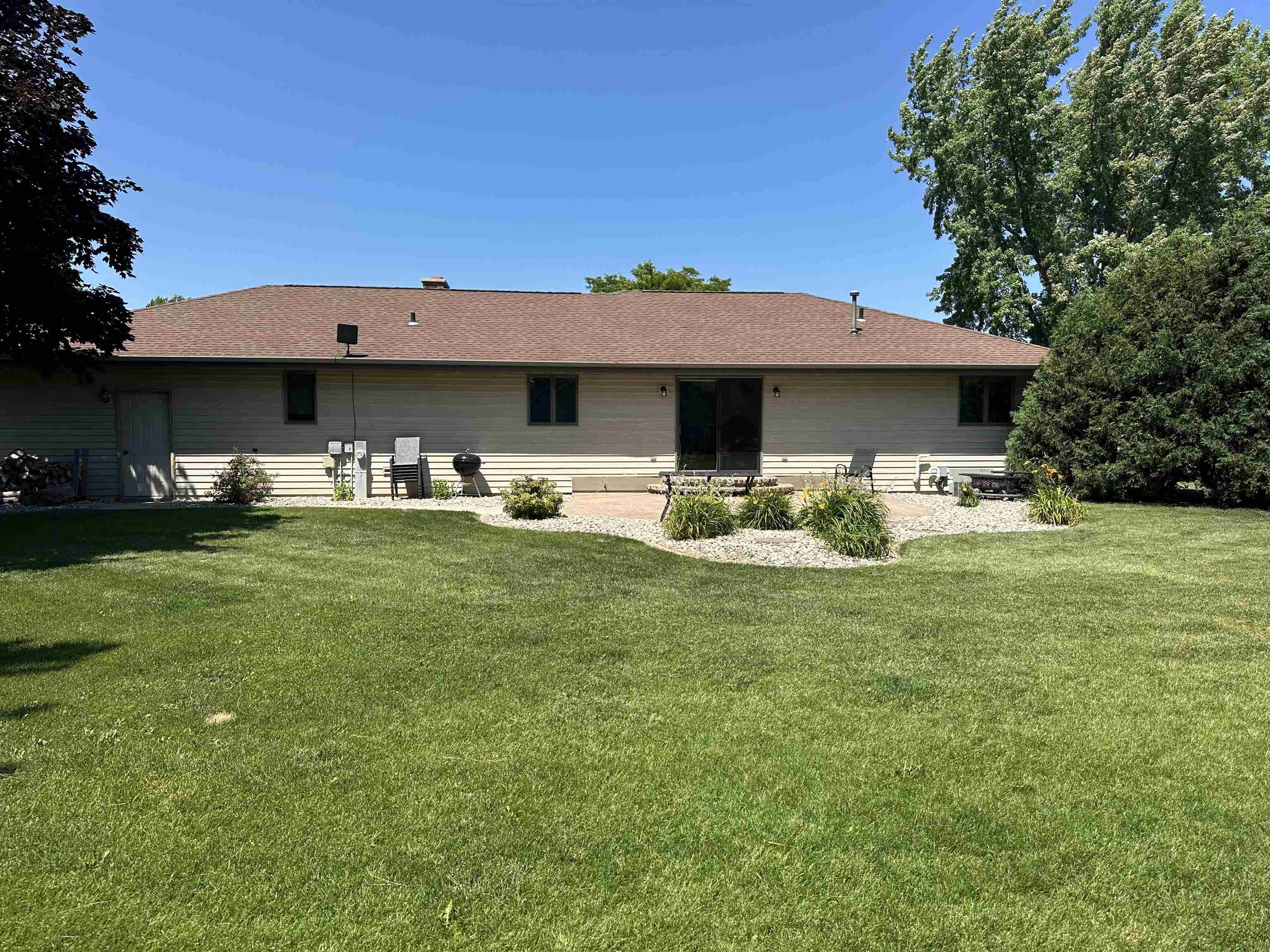 N9626 Darboy Drive Appleton, WI 54915 - Photo 2 of 21