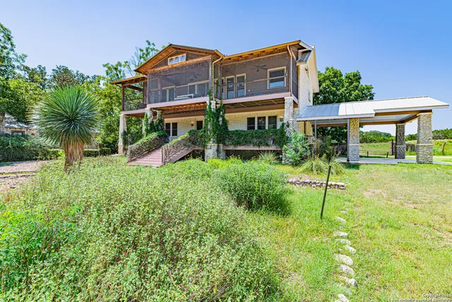 a view of a house with backyard and porch