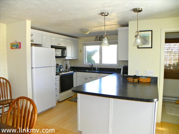 6 Mattakesett Bay Road, Unit M4 Edgartown, MA 02539 - Photo 4 of 9 http://d1qzqeyxiitrap.cloudfront.net/photos/24434/600/85d39898.jpg