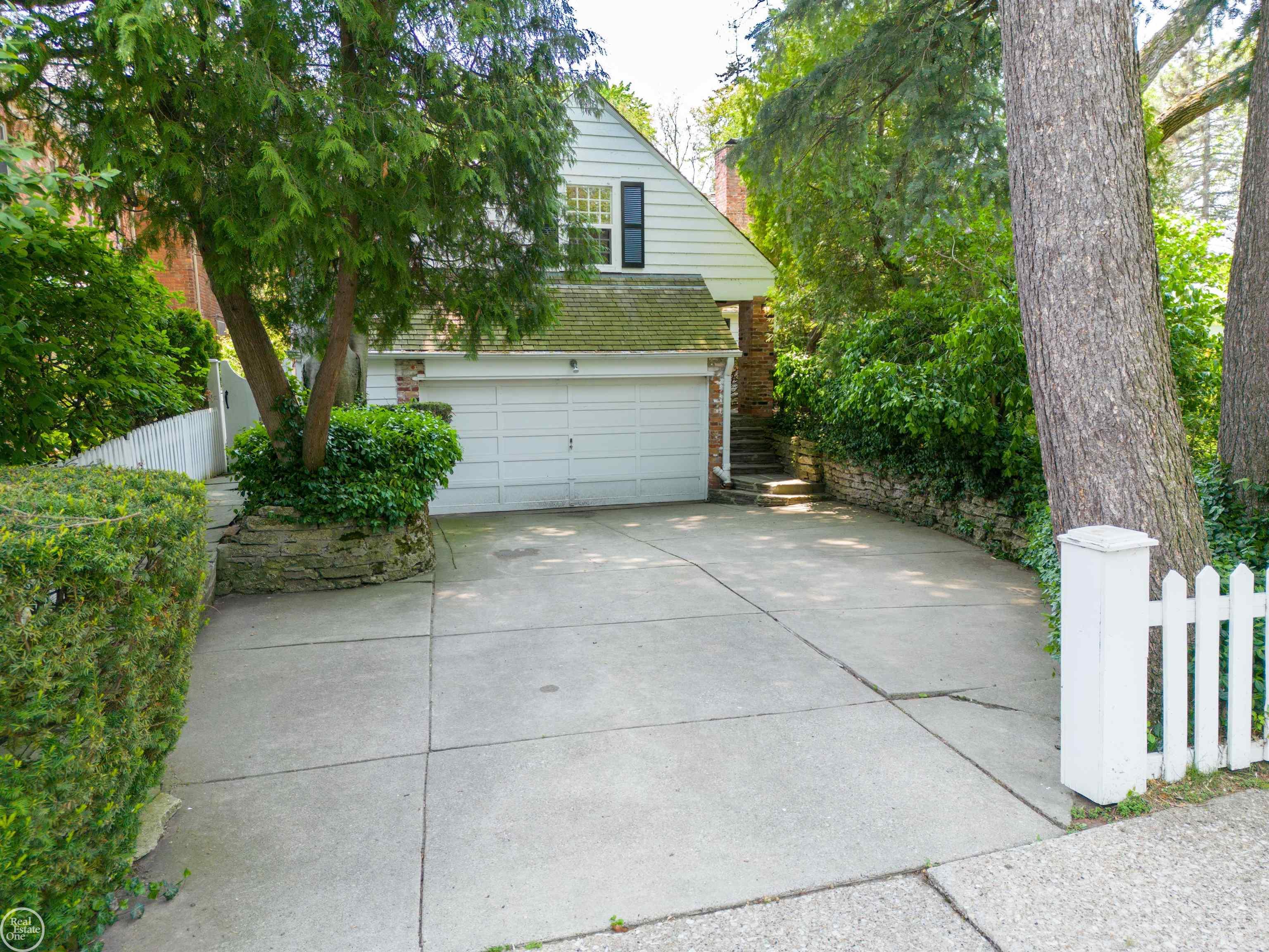 61 Merriweather Road Grosse Pointe, MI 48236 - Photo 46 of 54 50117216-50.JPG