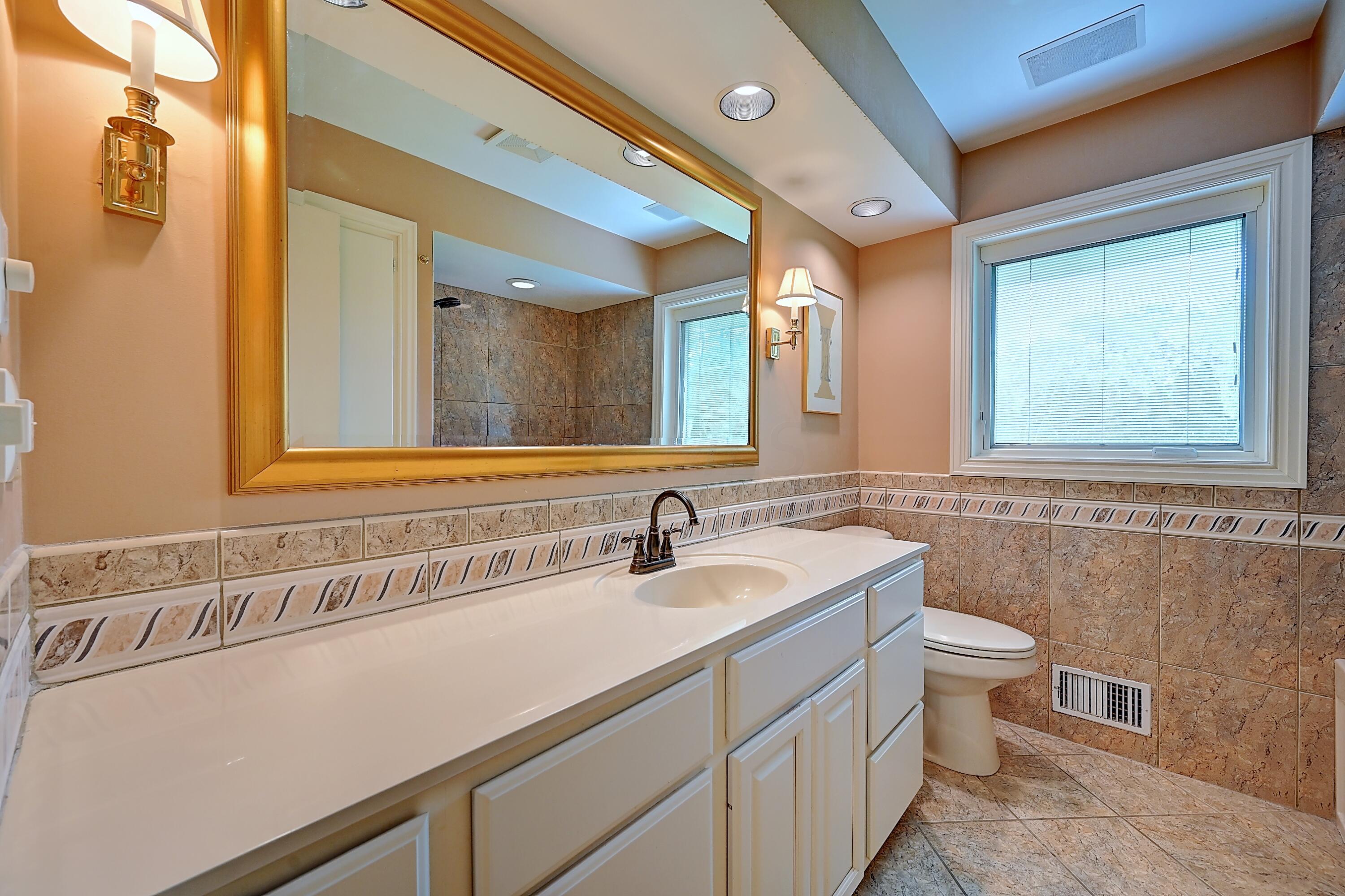 2982 Halstead Road Upper Arlington, OH 43221 - Photo 26 of 54 Hallway bathroom