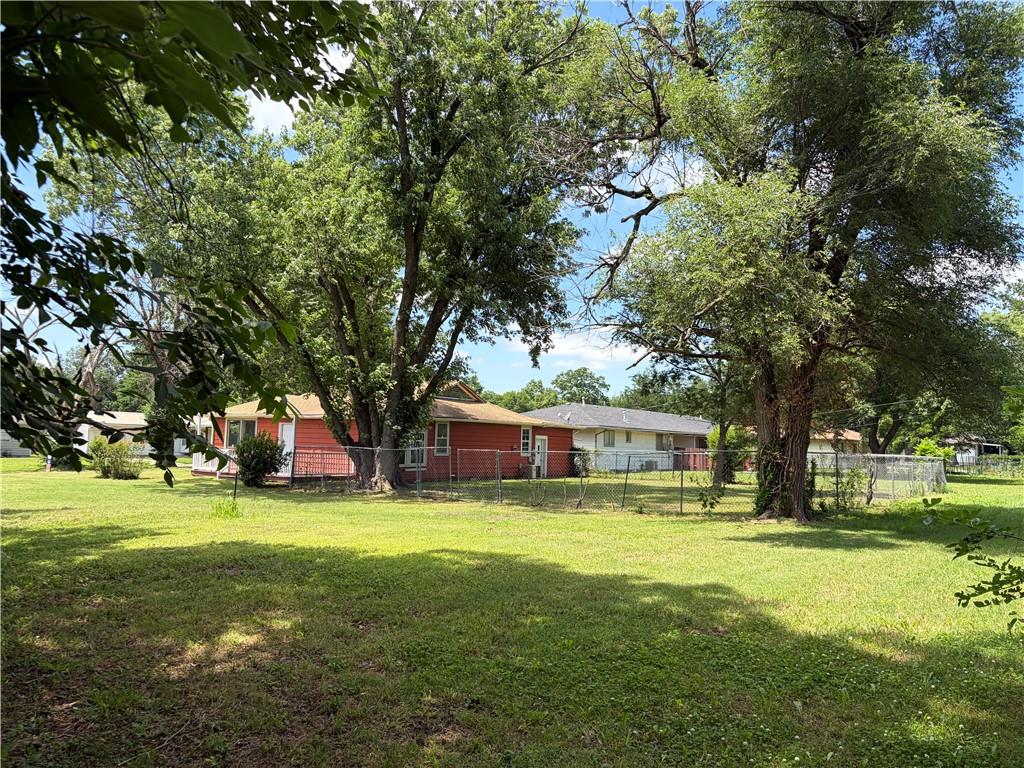 308 South 17th Street Independence, KS 67301 - Photo 4 of 28