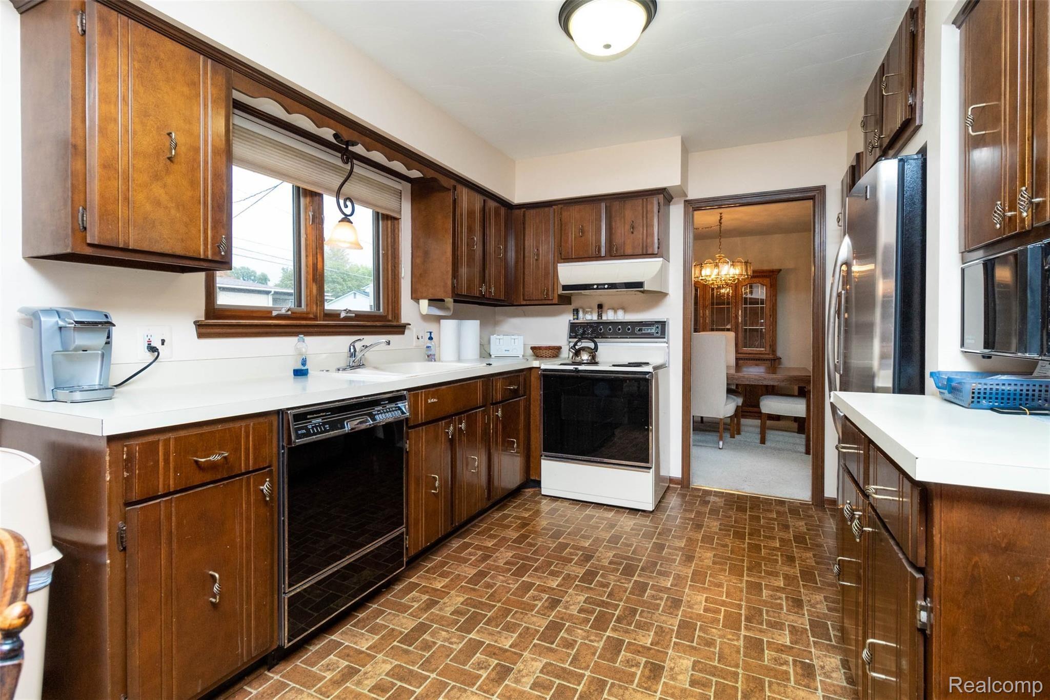 36356 Curtis Road Livonia, MI 48152 - Photo 12 of 39 112.jpg