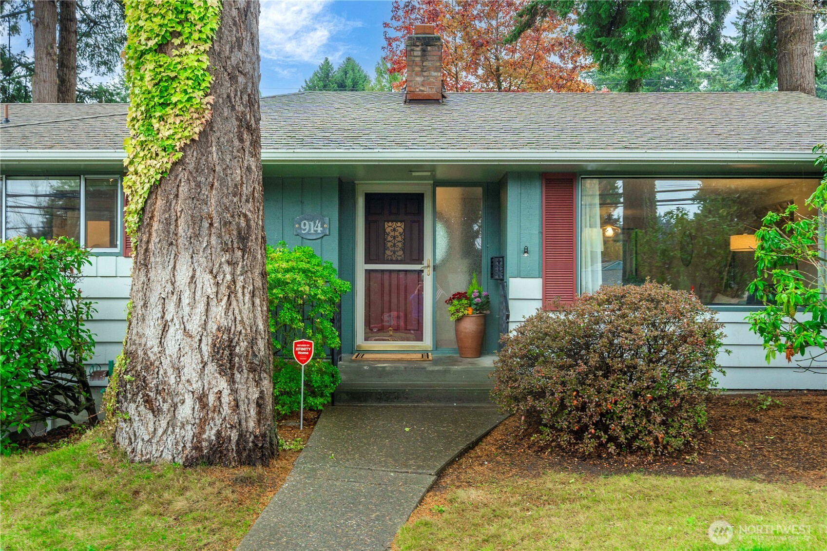 914 Alameda Avenue Fircrest, WA 98466 - Photo 4 of 40 front view of a house