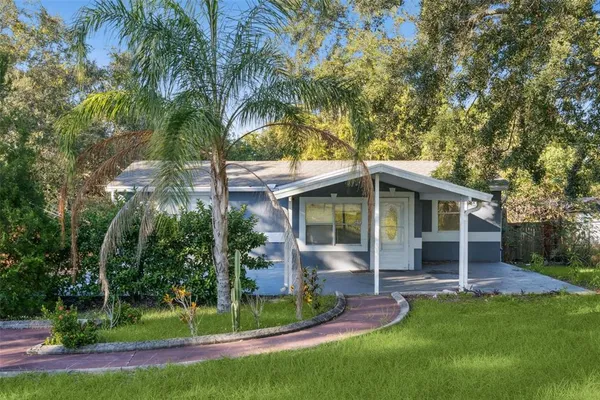a view of a house with a yard