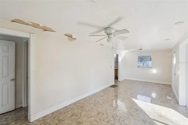 a view of a big room with closet and windows