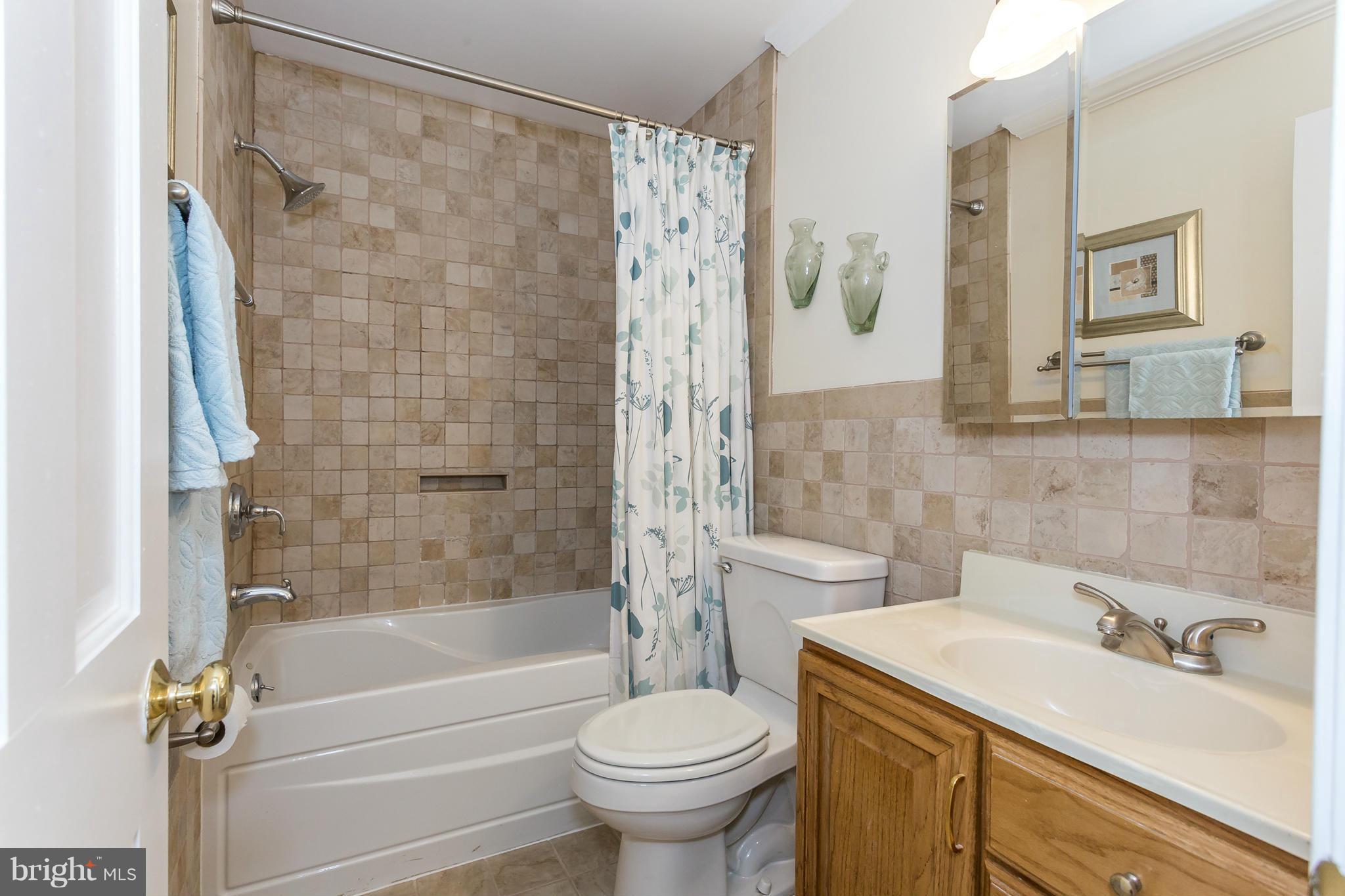 7709 Heming Place Springfield, VA 22151 - Photo 23 of 30 Upper level full bath with custom shower tile work