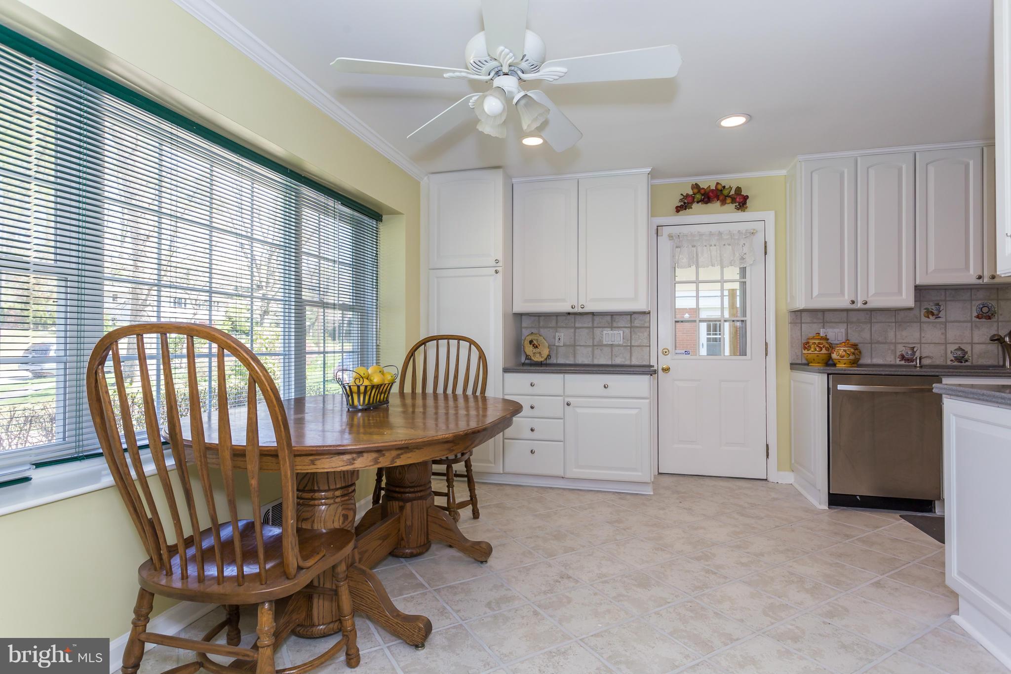 7709 Heming Place Springfield, VA 22151 - Photo 10 of 30 Large breakfast / eat-in space from kitchen