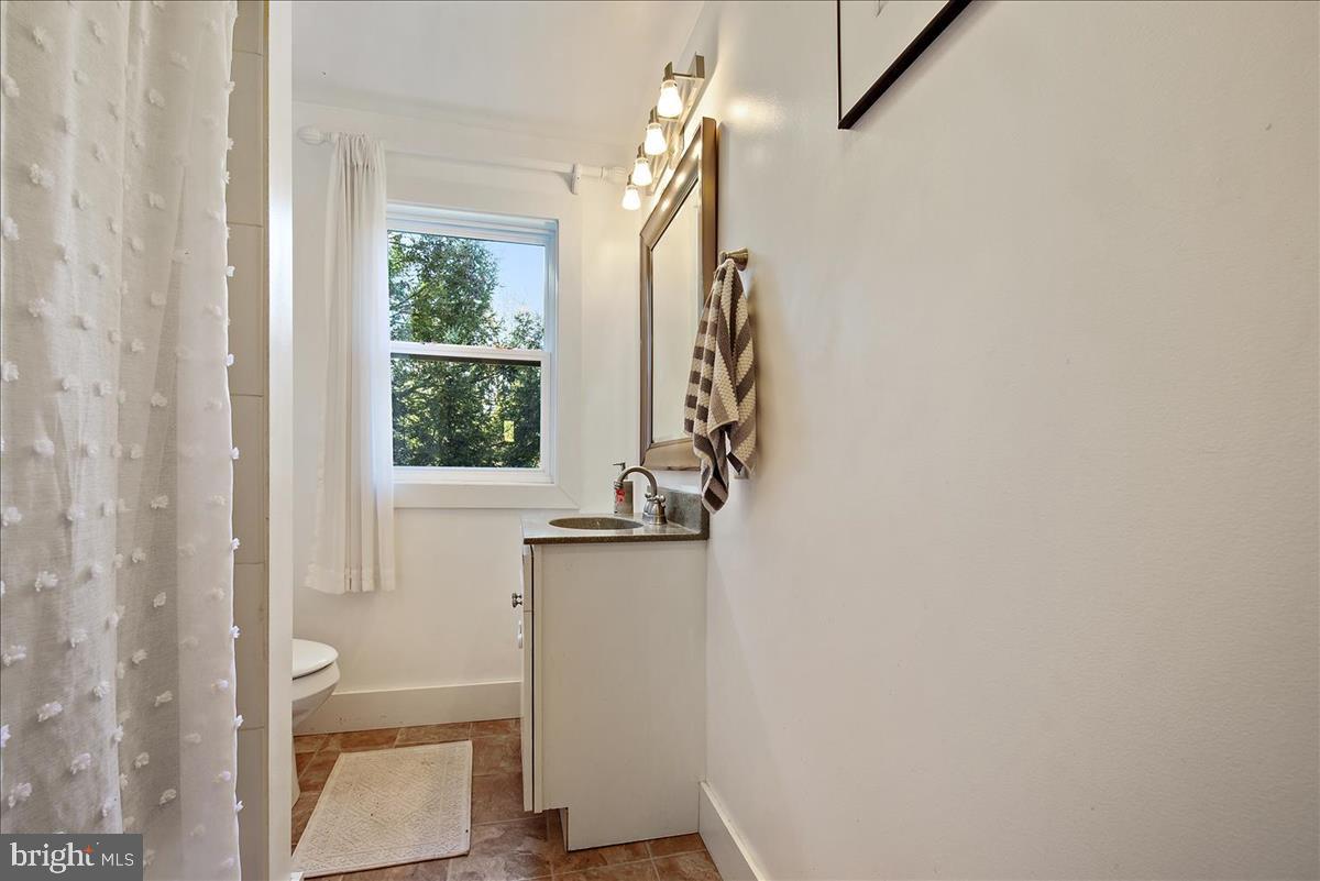 2106 Mill Creek Road Lancaster, PA 17602 - Photo 14 of 33 Bath