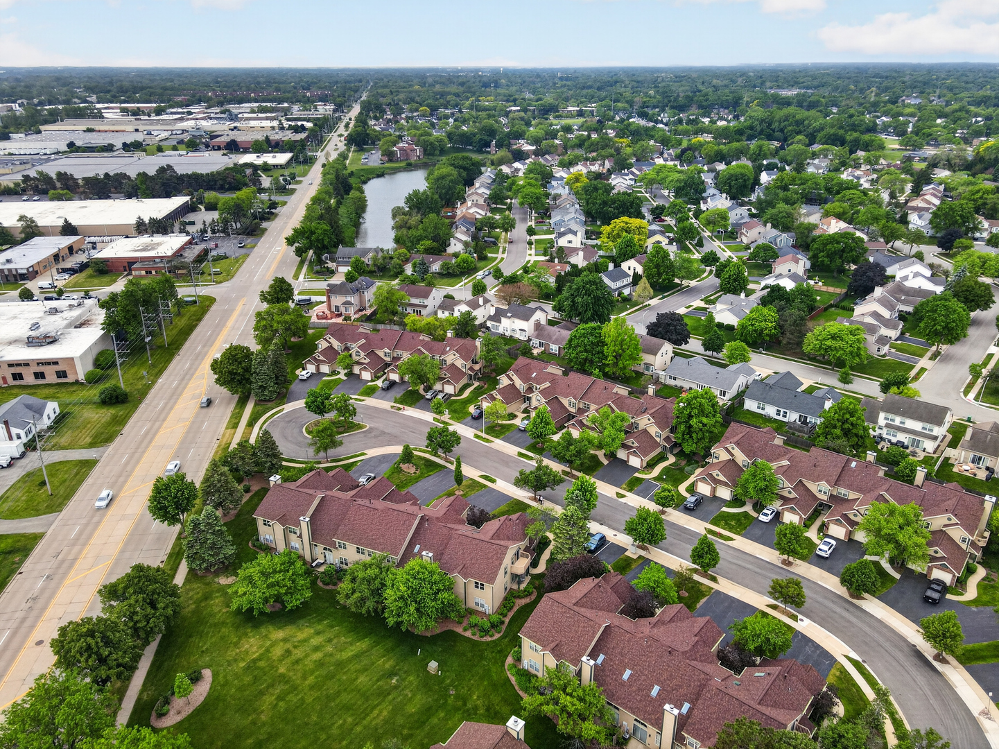 943 Ridgefield Lane, Unit 4 Wheeling, IL 60090 - Photo 35 of 38 an aerial view of residential houses with outdoor space