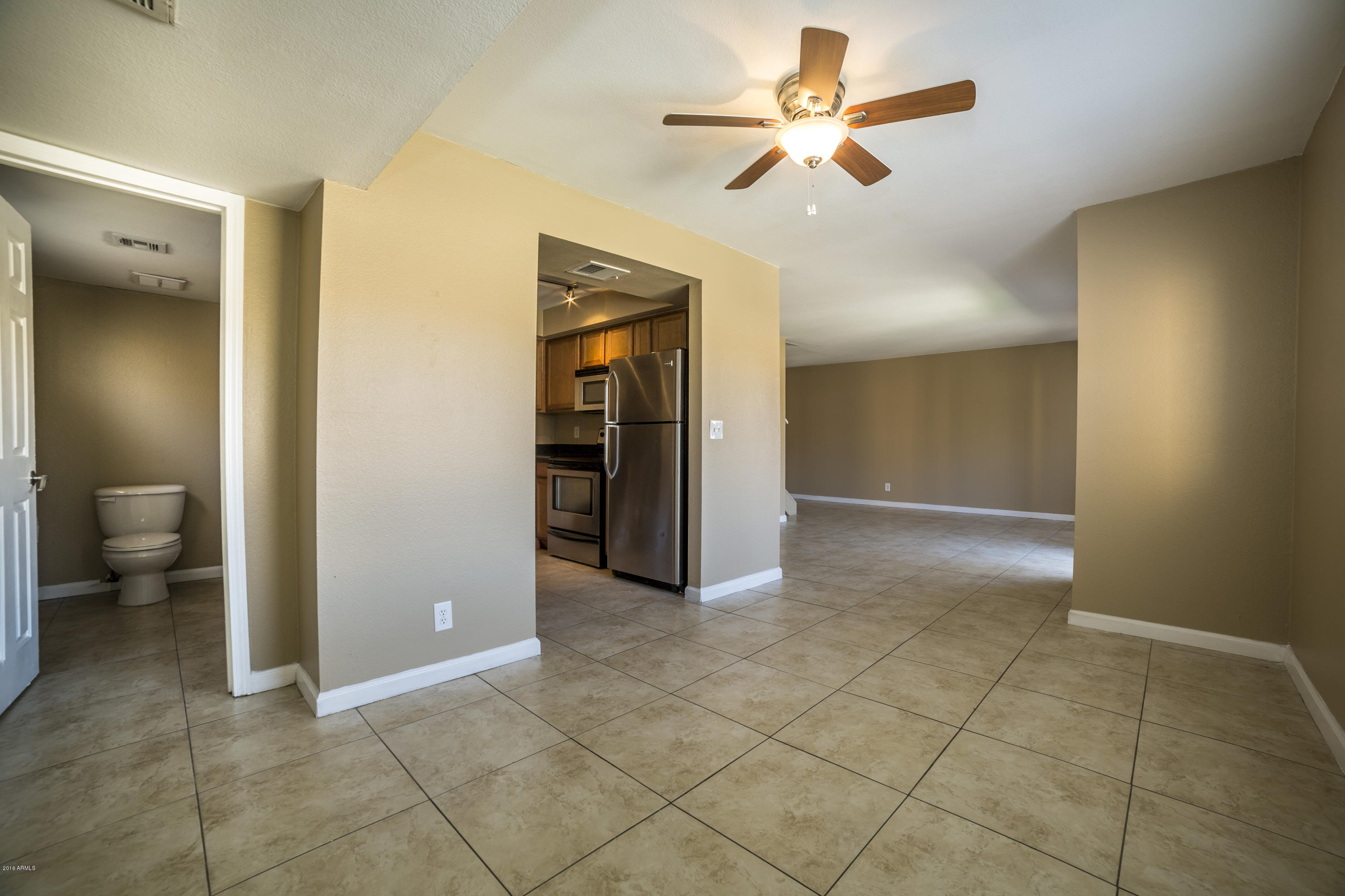 5401 East Thomas Road, Unit 2036 Phoenix, AZ 85018 - Photo 8 of 25 Dining & Kitchen