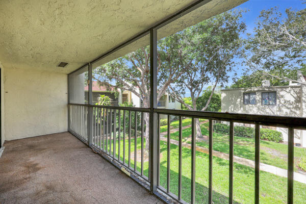 150 Pineview Road, Unit J6 Jupiter, FL 33469 - Photo 26 of 27 a view of a porch