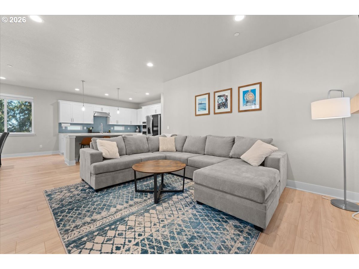 8485 Southwest 176th Avenue Beaverton, OR 97007 - Photo 11 of 40 Living Room