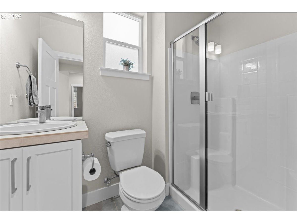 8485 Southwest 176th Avenue Beaverton, OR 97007 - Photo 14 of 40 Bathroom