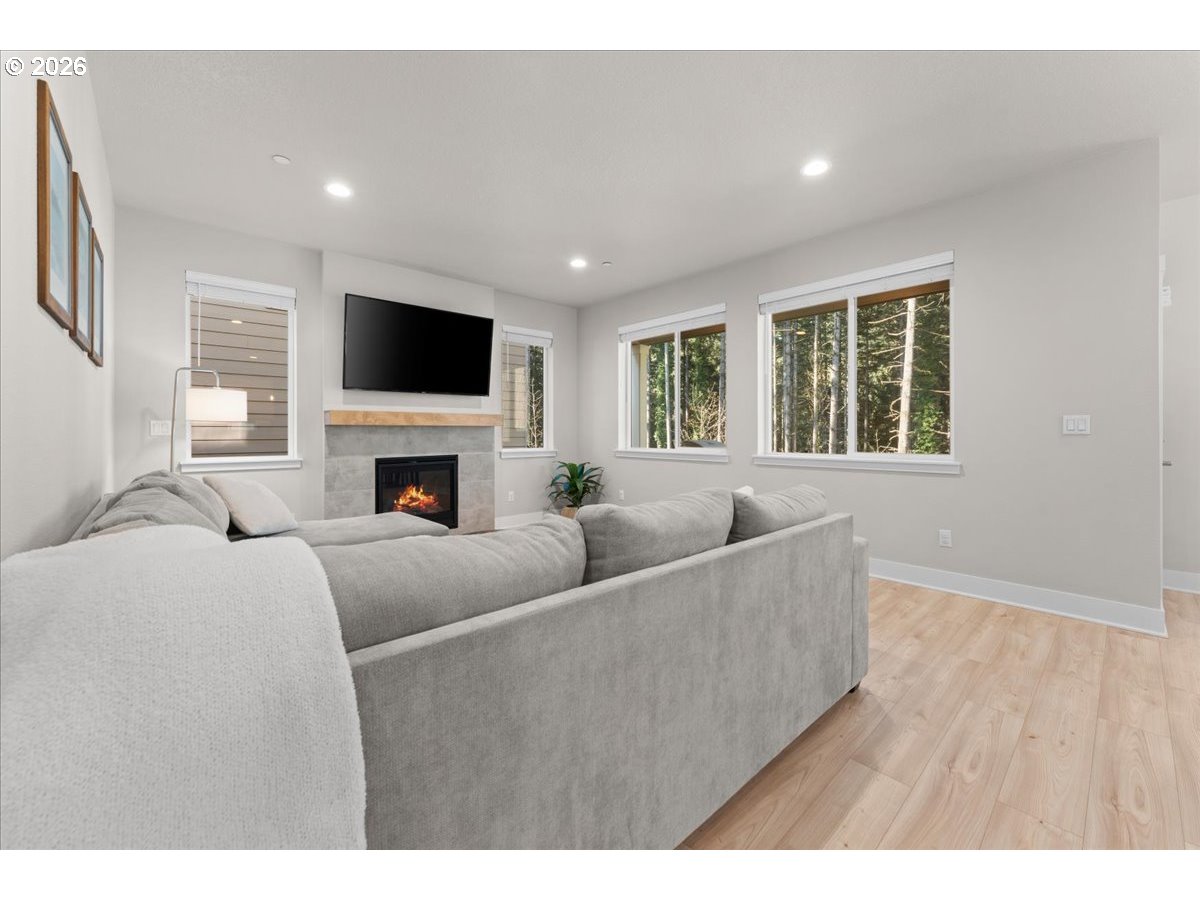 8485 Southwest 176th Avenue Beaverton, OR 97007 - Photo 9 of 40 Living Room