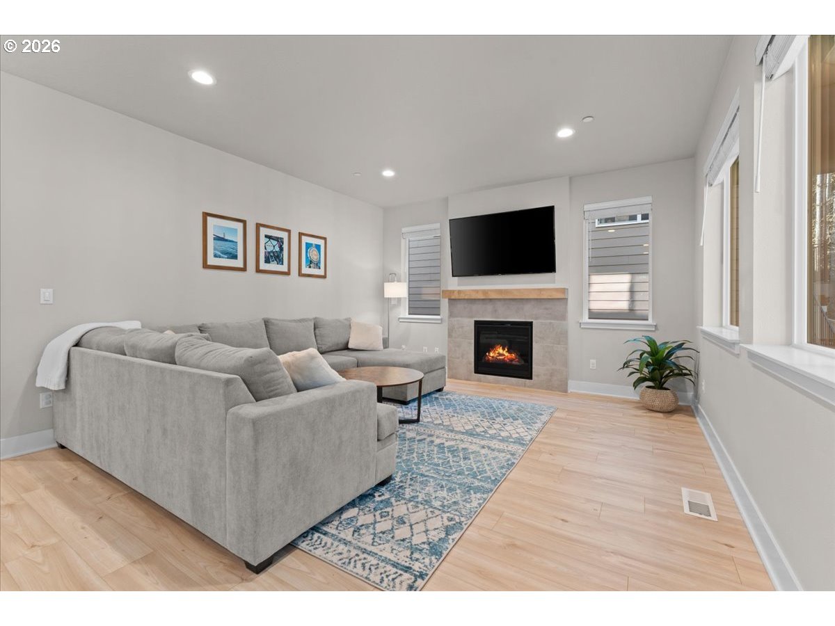 8485 Southwest 176th Avenue Beaverton, OR 97007 - Photo 10 of 40 Living Room
