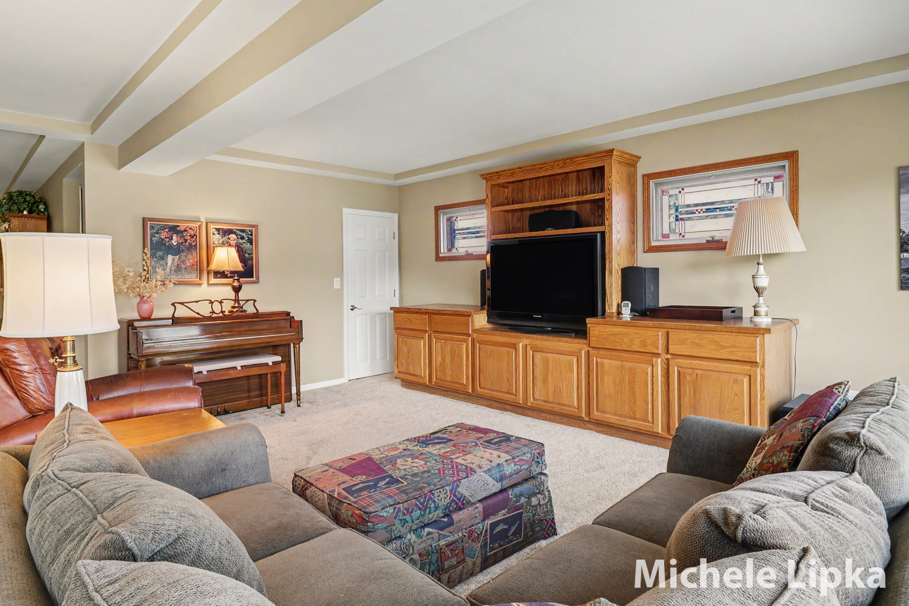 570 Bear Lake Road Muskegon, MI 49445 - Photo 10 of 56 Living Area