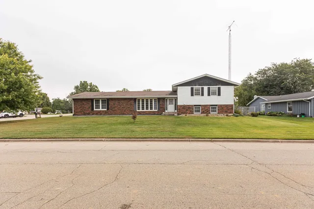 $222,900 | 612 South School Street, Cuba City, WI 53807