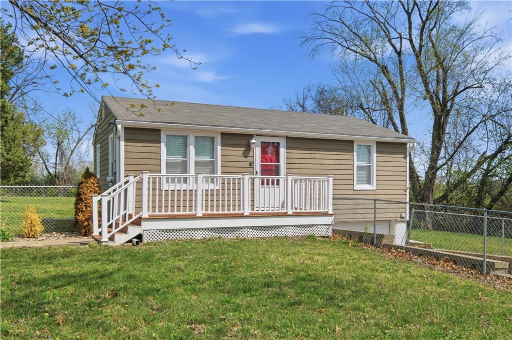 6200 Northeast Russell Rd. Kansas City, MO 64117 - Photo 3 of 33