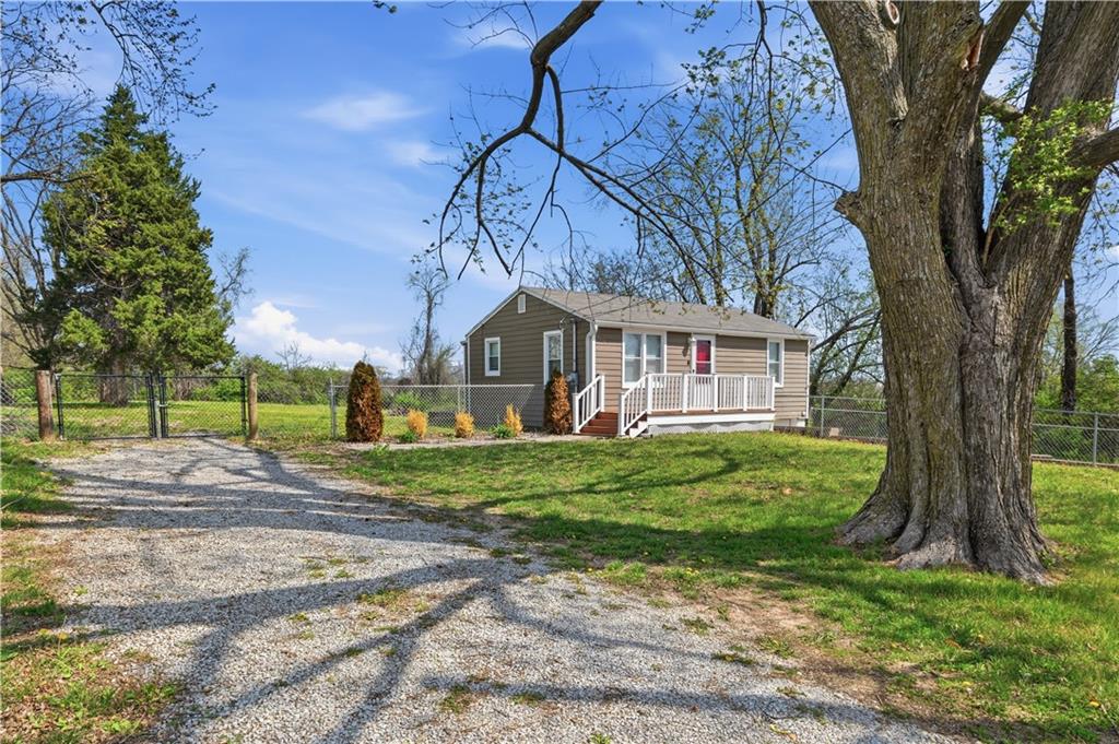 6200 Northeast Russell Rd. Kansas City, MO 64117 - Photo 6 of 33